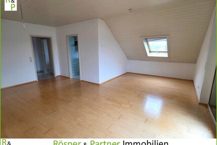*Lichtdurchflutete 2,5 Zimmerwohnung mit Balkon in ruhiger Wohnlage von Mörfelden*