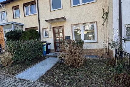 Familienfreundliches 5-Zimmer-Reihenhaus in Frankfurt am Main Kal